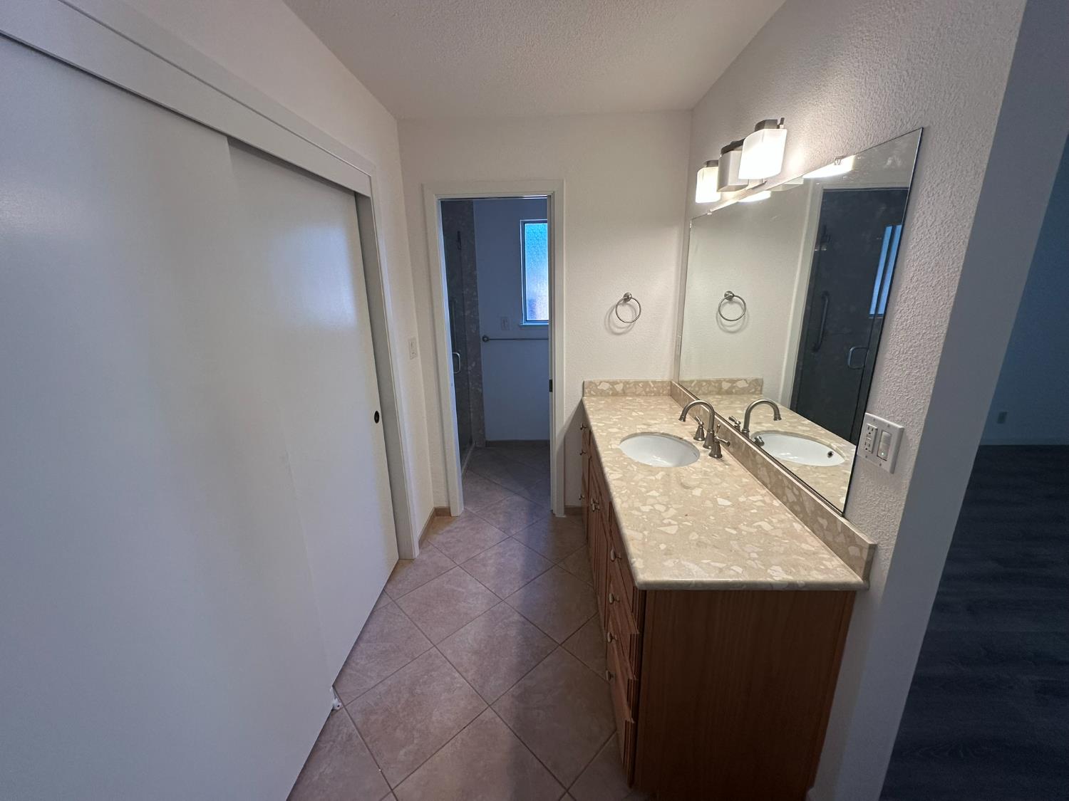 Detail Gallery Image 7 of 28 For 4408 San Ramon Dr, Davis,  CA 95618 - 4 Beds | 2/1 Baths