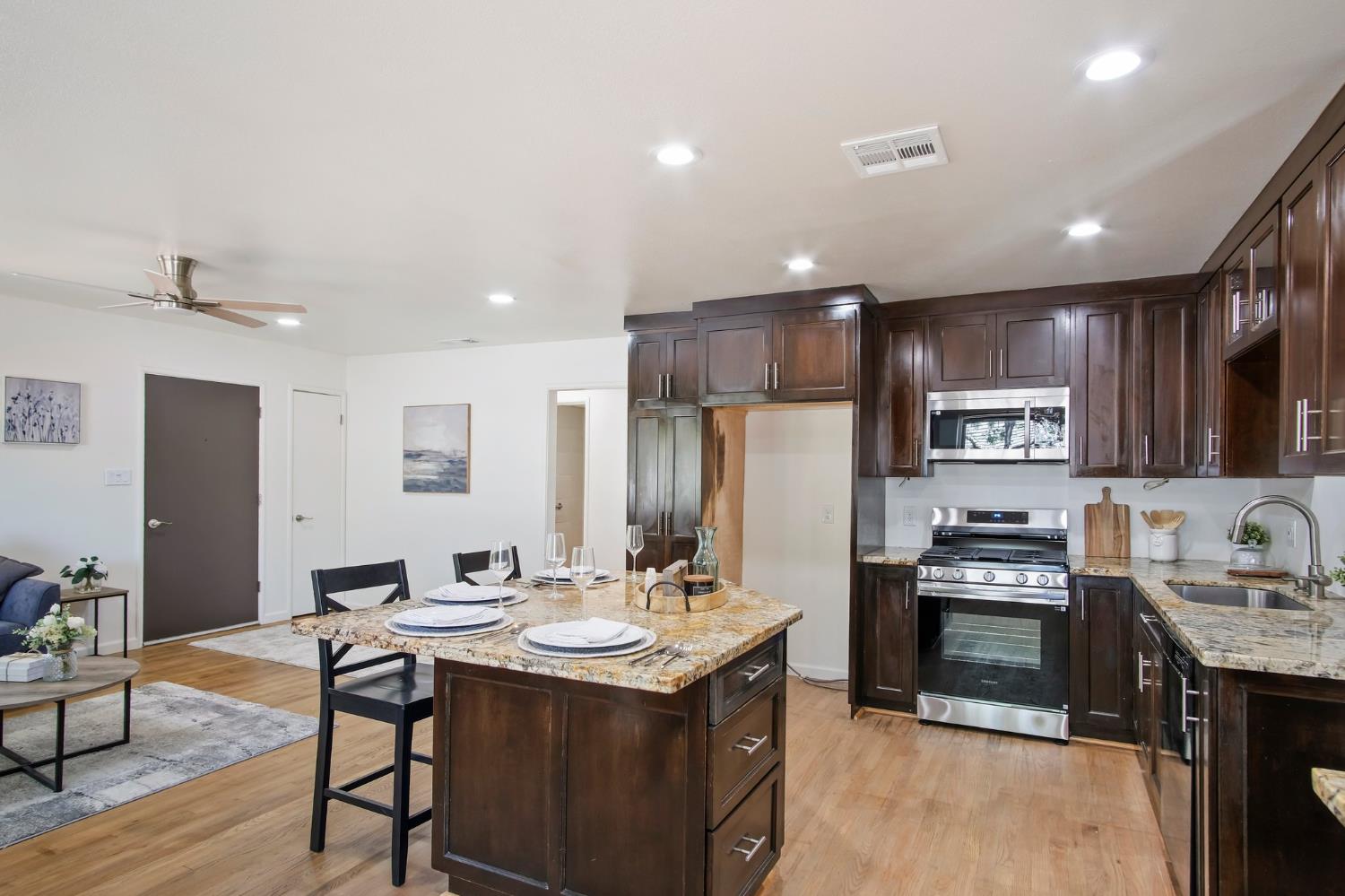 Detail Gallery Image 11 of 28 For 1909 W Harding Way, Stockton,  CA 95203 - 2 Beds | 1 Baths