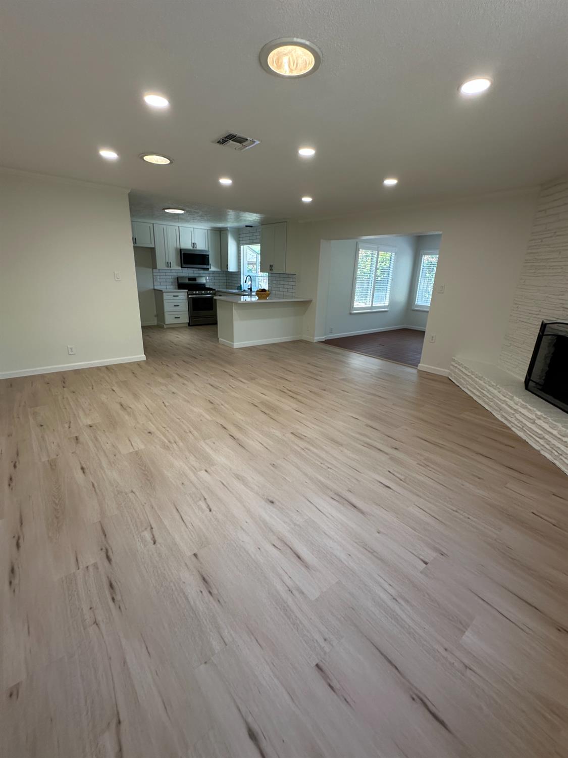 Detail Gallery Image 14 of 44 For 7969 Glenbar Way, Fair Oaks,  CA 95628 - 4 Beds | 2/1 Baths