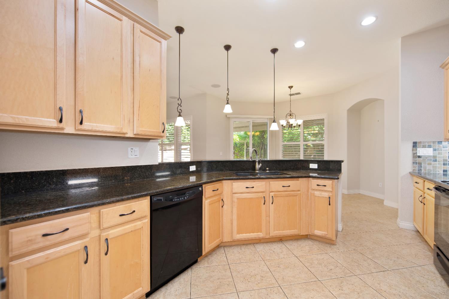 Detail Gallery Image 26 of 44 For 12040 Gold Arbor Ln, Gold River,  CA 95670 - 3 Beds | 2 Baths