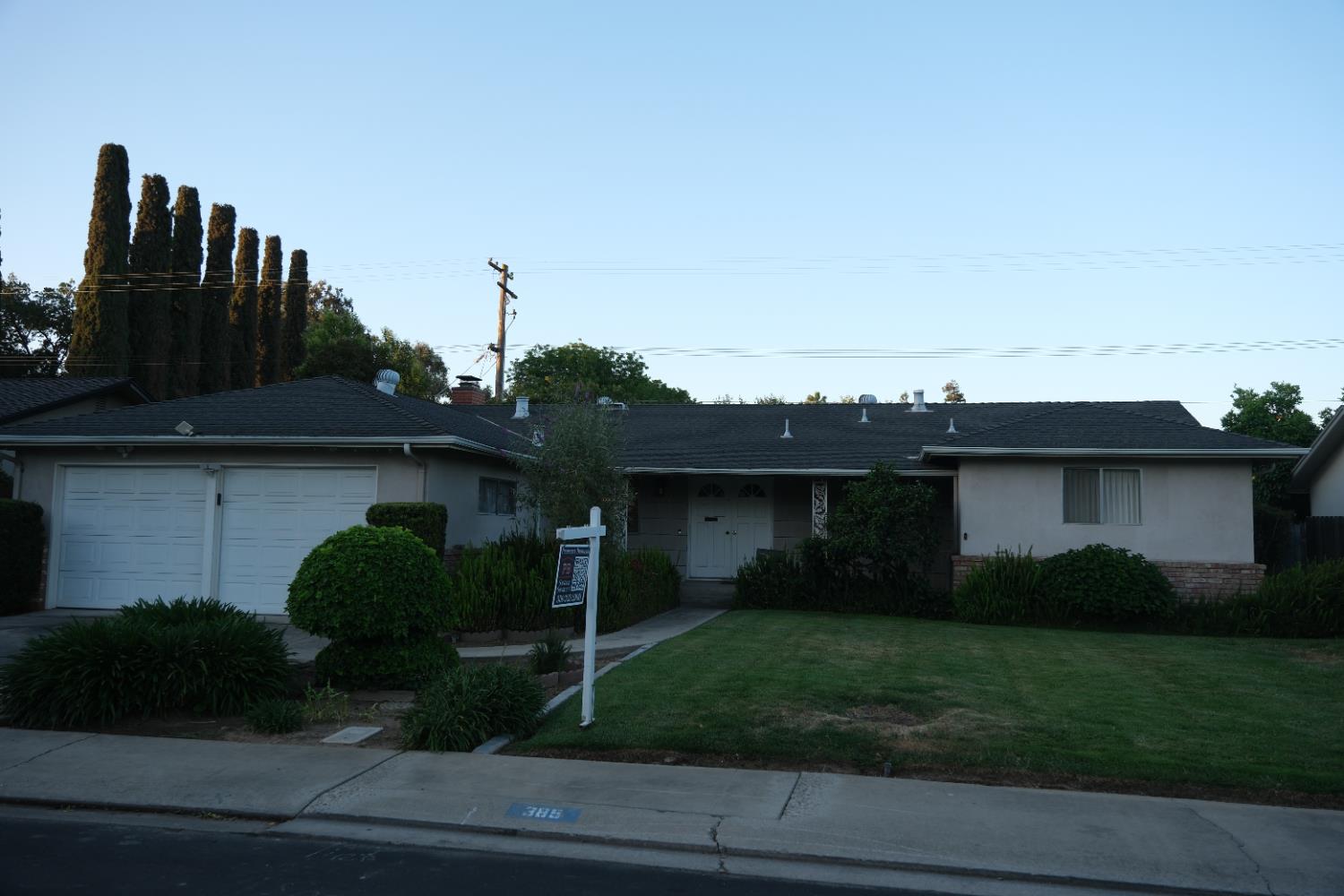 Detail Gallery Image 2 of 31 For 385 Birchwood Ct, Modesto,  CA 95350 - 3 Beds | 2 Baths