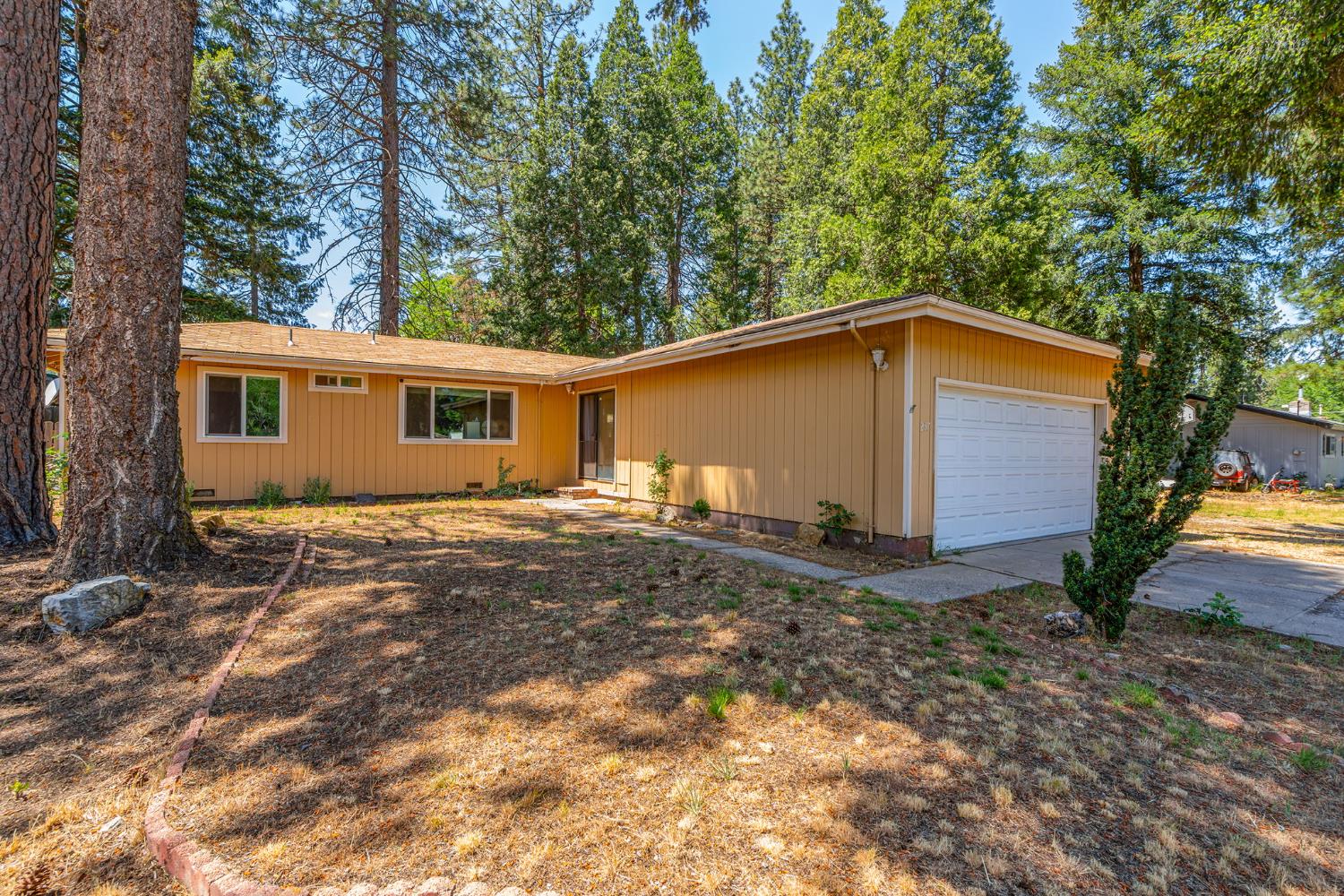 Detail Gallery Image 1 of 18 For 237 Katherine St, Quincy,  CA 95971 - 2 Beds | 1 Baths