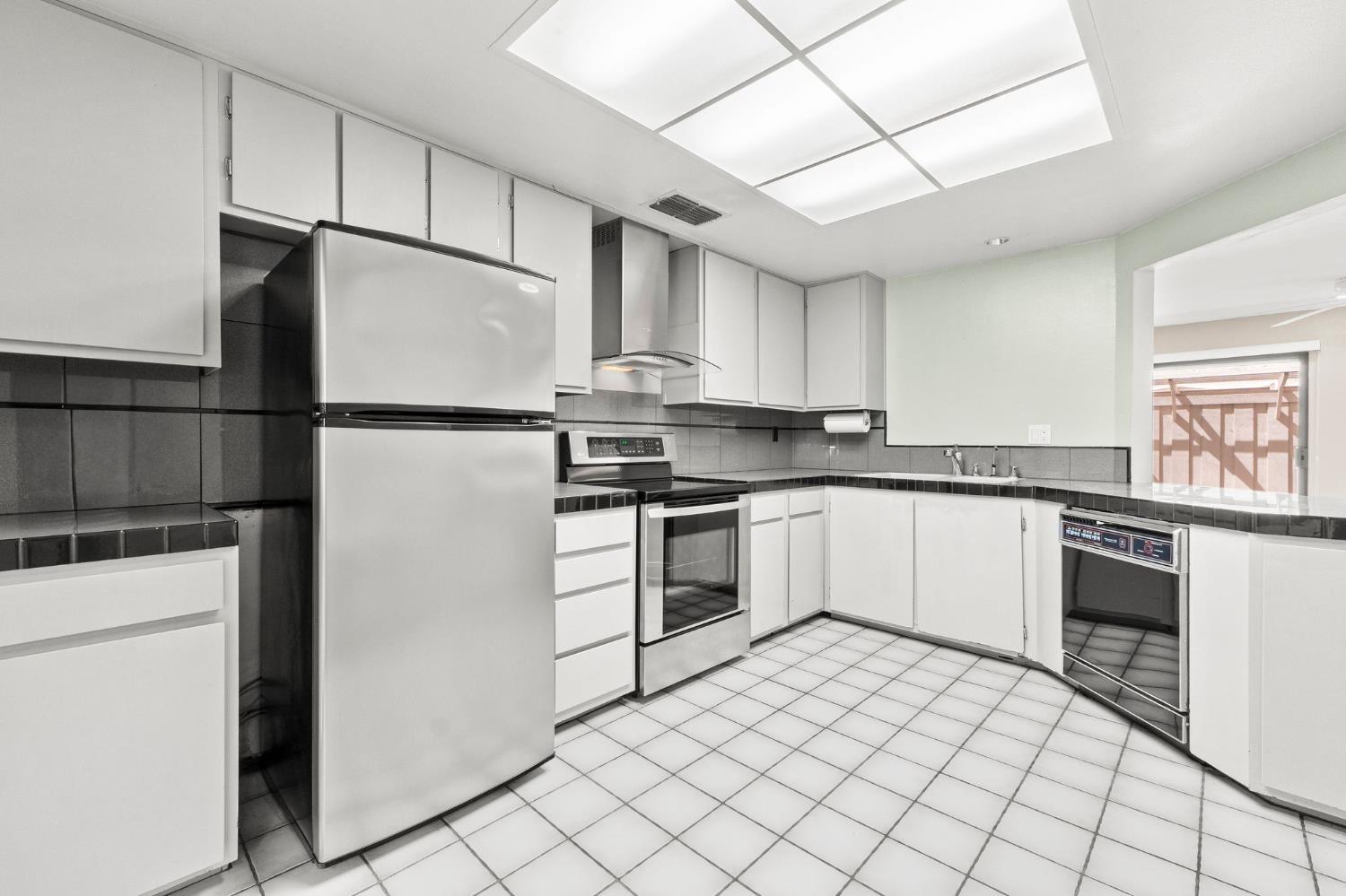 Detail Gallery Image 11 of 41 For 3124 Swallows Nest Dr, Sacramento,  CA 95833 - 2 Beds | 1/1 Baths