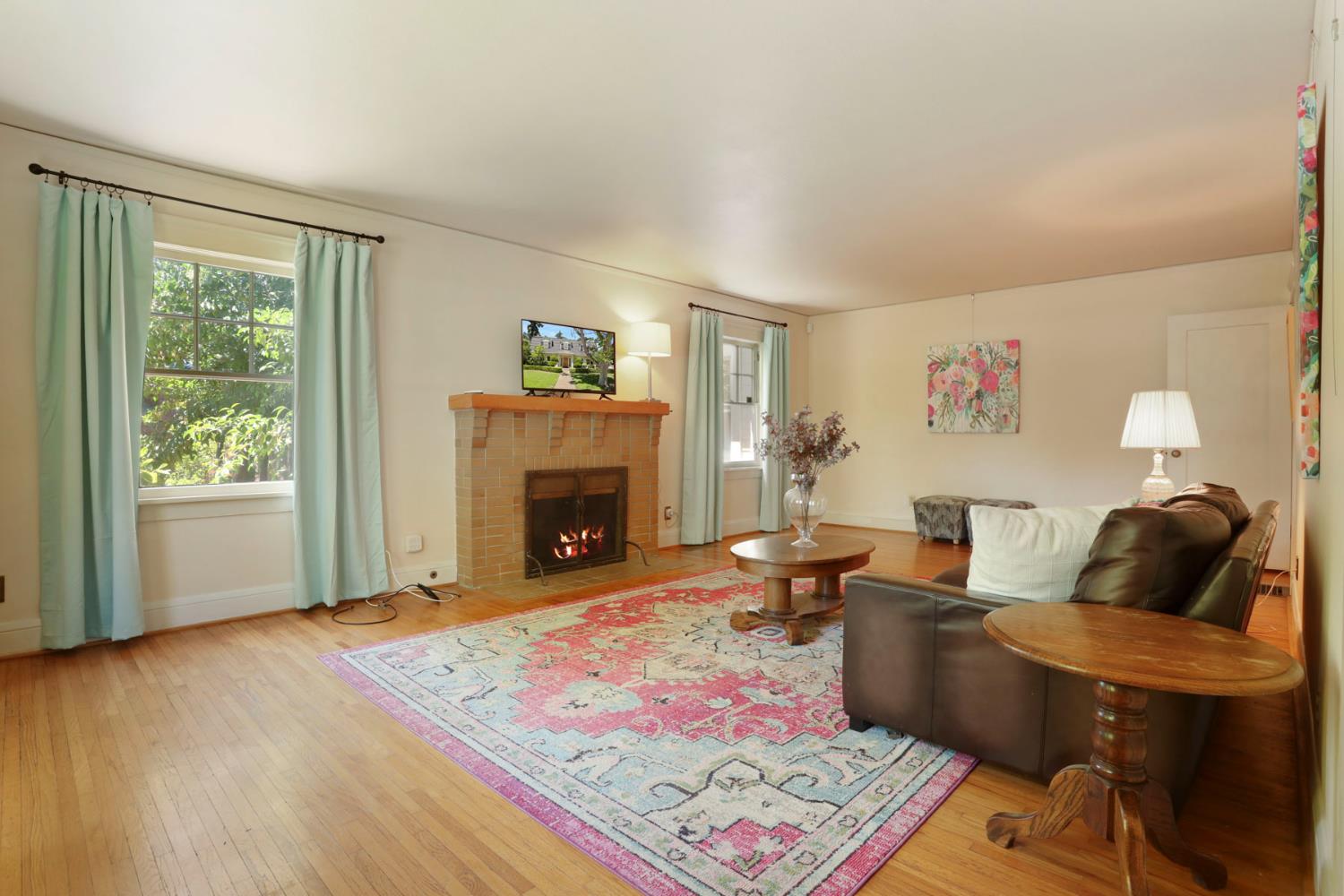 Detail Gallery Image 8 of 51 For 105 W Euclid Ave, Stockton,  CA 95204 - 4 Beds | 2 Baths