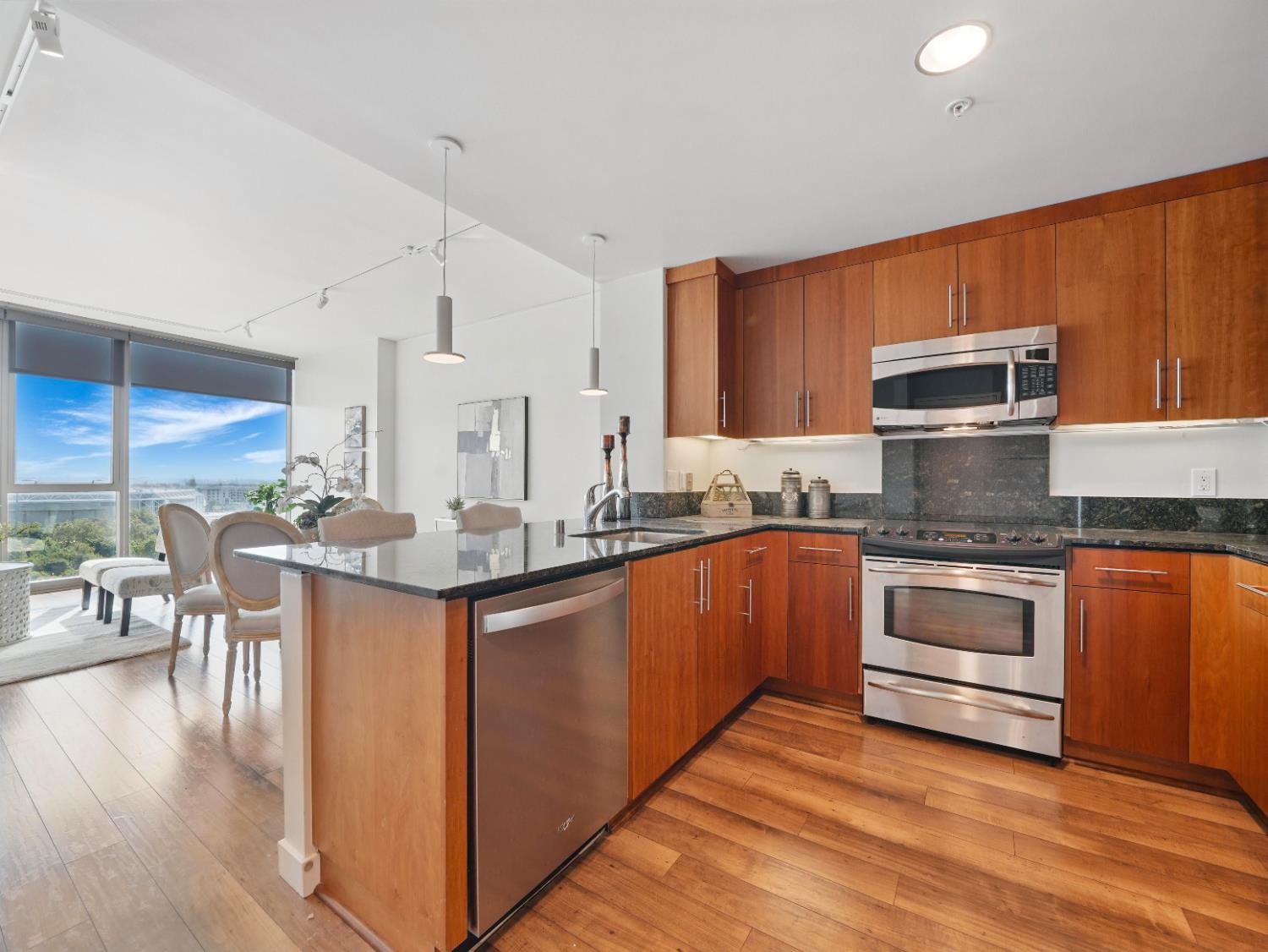 Detail Gallery Image 8 of 22 For 38 N Almaden Blvd #1303,  San Jose,  CA 95110 - 1 Beds | 1 Baths