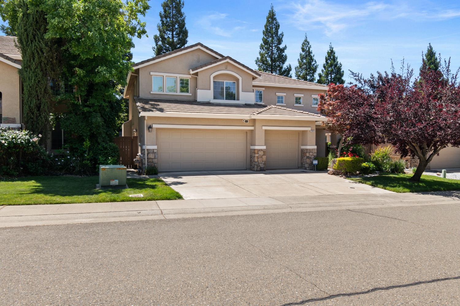 Detail Gallery Image 2 of 42 For 1045 Callander Way, Folsom,  CA 95630 - 4 Beds | 2/1 Baths