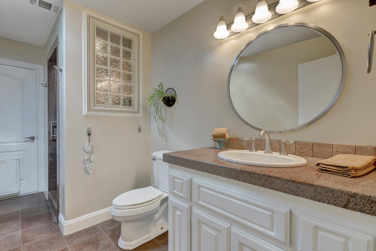 Kensington Kourt, Grass Valley, California image 18