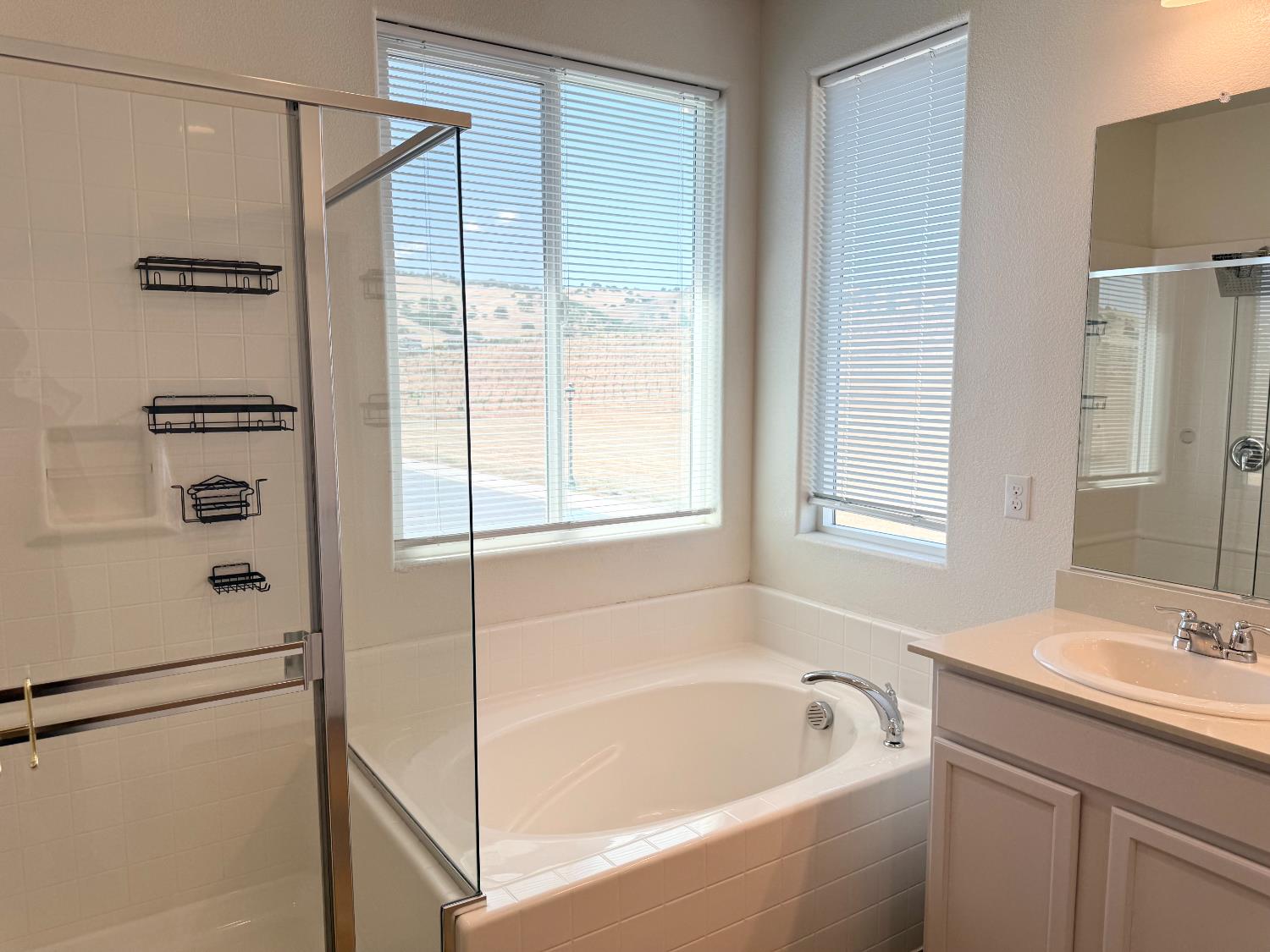Detail Gallery Image 31 of 47 For 21161 Cabernet Dr, Patterson,  CA 95363 - 5 Beds | 3 Baths