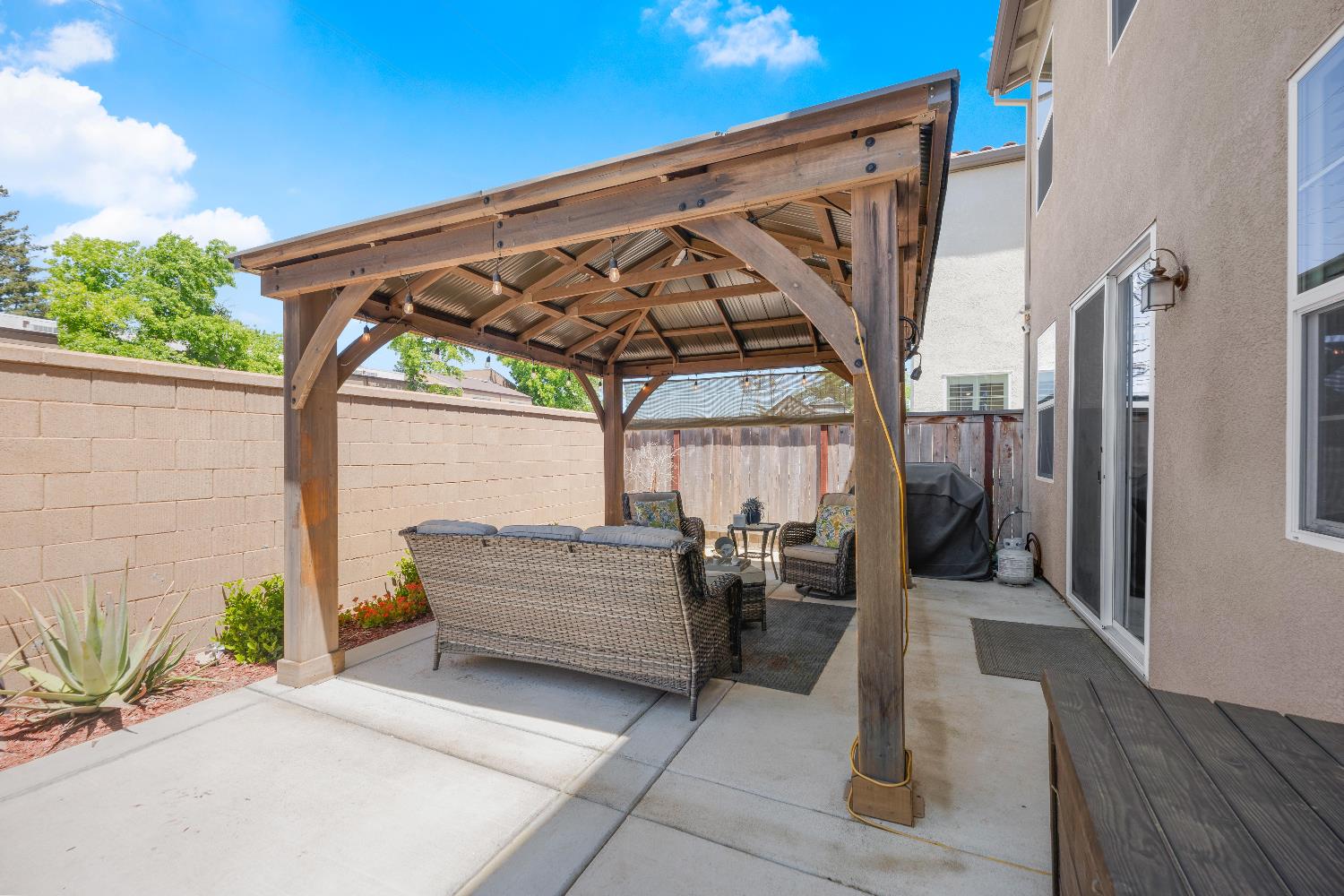 Detail Gallery Image 39 of 55 For 257 Bywell Bridge Cir, Sacramento,  CA 95823 - 3 Beds | 2/1 Baths