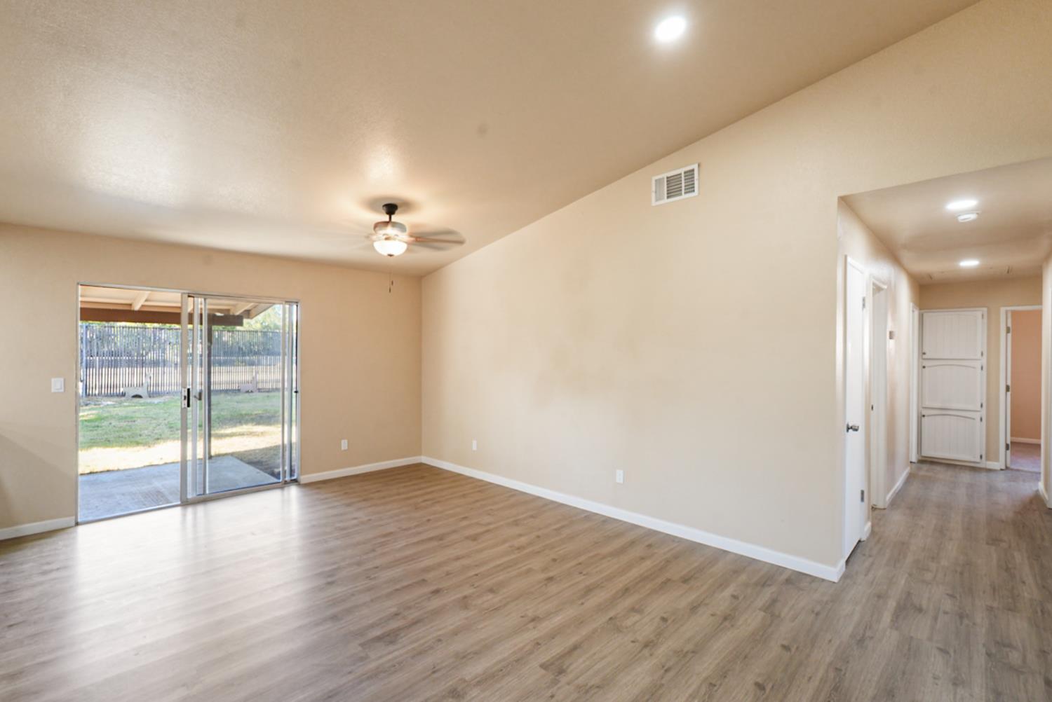 Detail Gallery Image 9 of 21 For 2433 Marguerite Way, Ceres,  CA 95307 - 3 Beds | 2 Baths