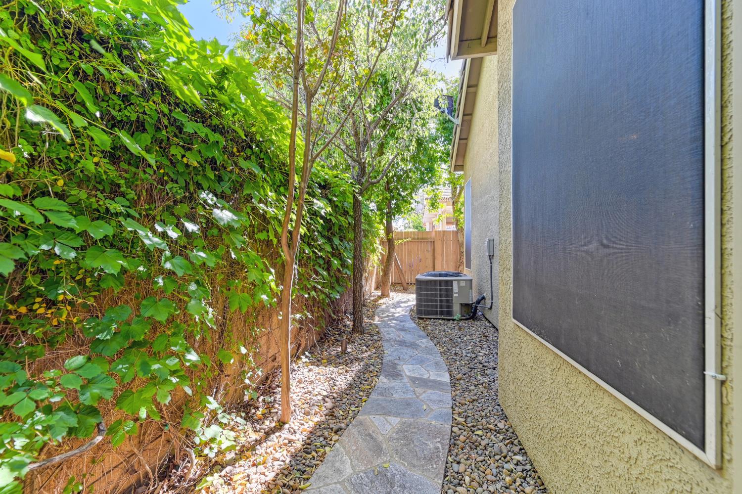 Detail Gallery Image 43 of 44 For 12040 Gold Arbor Ln, Gold River,  CA 95670 - 3 Beds | 2 Baths