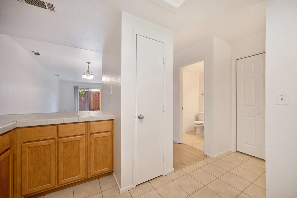 Detail Gallery Image 6 of 33 For 564 Pirinen Ln #C,  Modesto,  CA 95354 - 3 Beds | 1/1 Baths