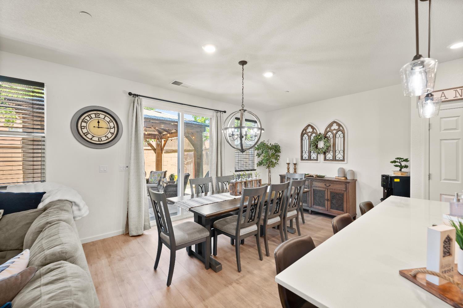 Detail Gallery Image 16 of 55 For 257 Bywell Bridge Cir, Sacramento,  CA 95823 - 3 Beds | 2/1 Baths