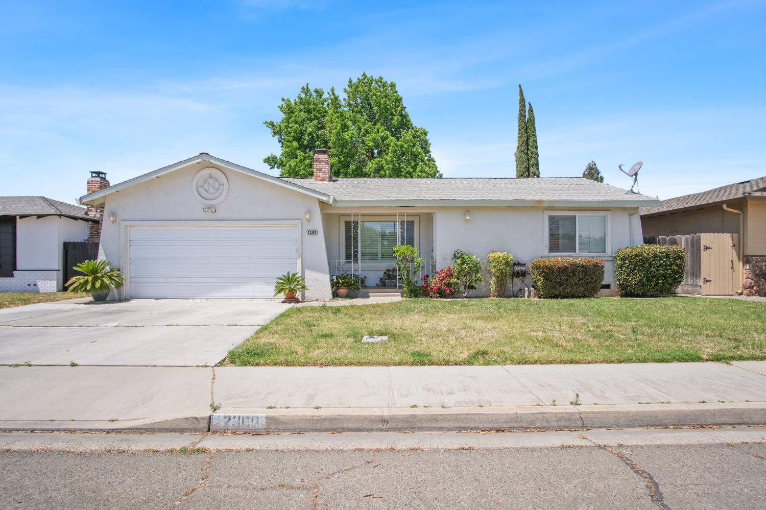 Detail Gallery Image 1 of 22 For 2360 Rochelle Ave, Turlock,  CA 95382 - 3 Beds | 2 Baths