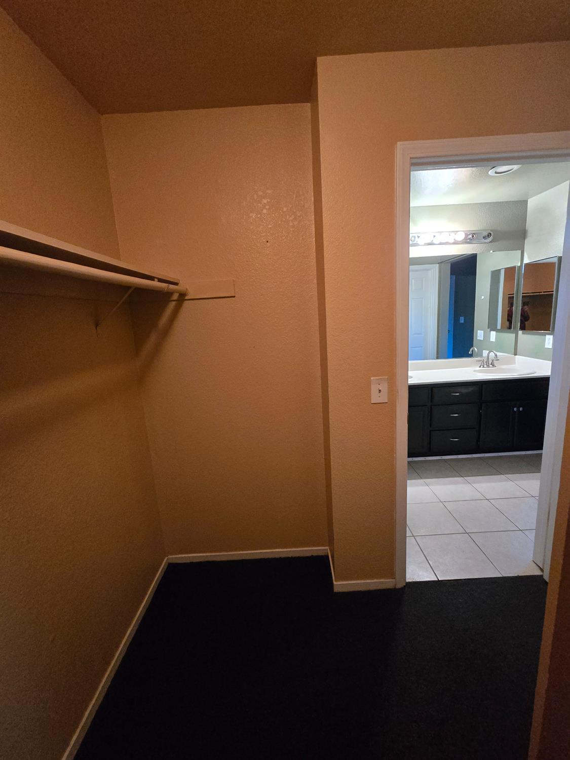 Detail Gallery Image 37 of 49 For 3634 Whispering Creek Cir, Stockton,  CA 95219 - 3 Beds | 2/1 Baths