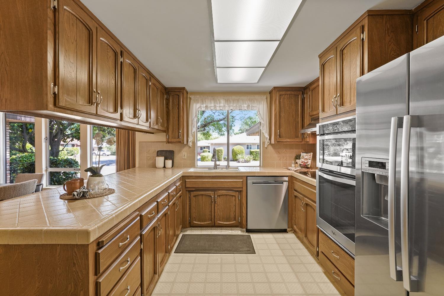 Detail Gallery Image 13 of 39 For 6400 Scenic Oak Ct, Carmichael,  CA 95608 - 4 Beds | 2/1 Baths