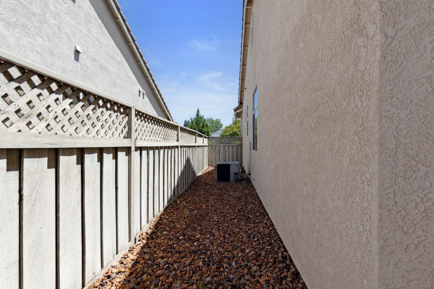 Detail Gallery Image 33 of 38 For 5237 Sugar Pine Loop, Roseville,  CA 95747 - 2 Beds | 2 Baths