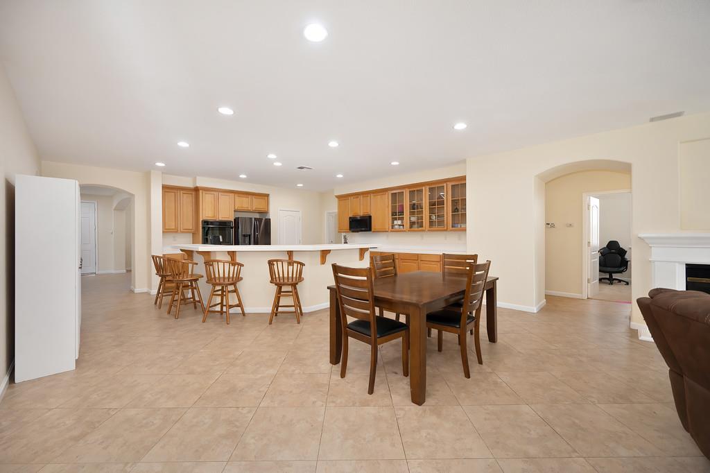 Detail Gallery Image 23 of 71 For 10317 Moura Ct, Elk Grove,  CA 95757 - 4 Beds | 2/1 Baths