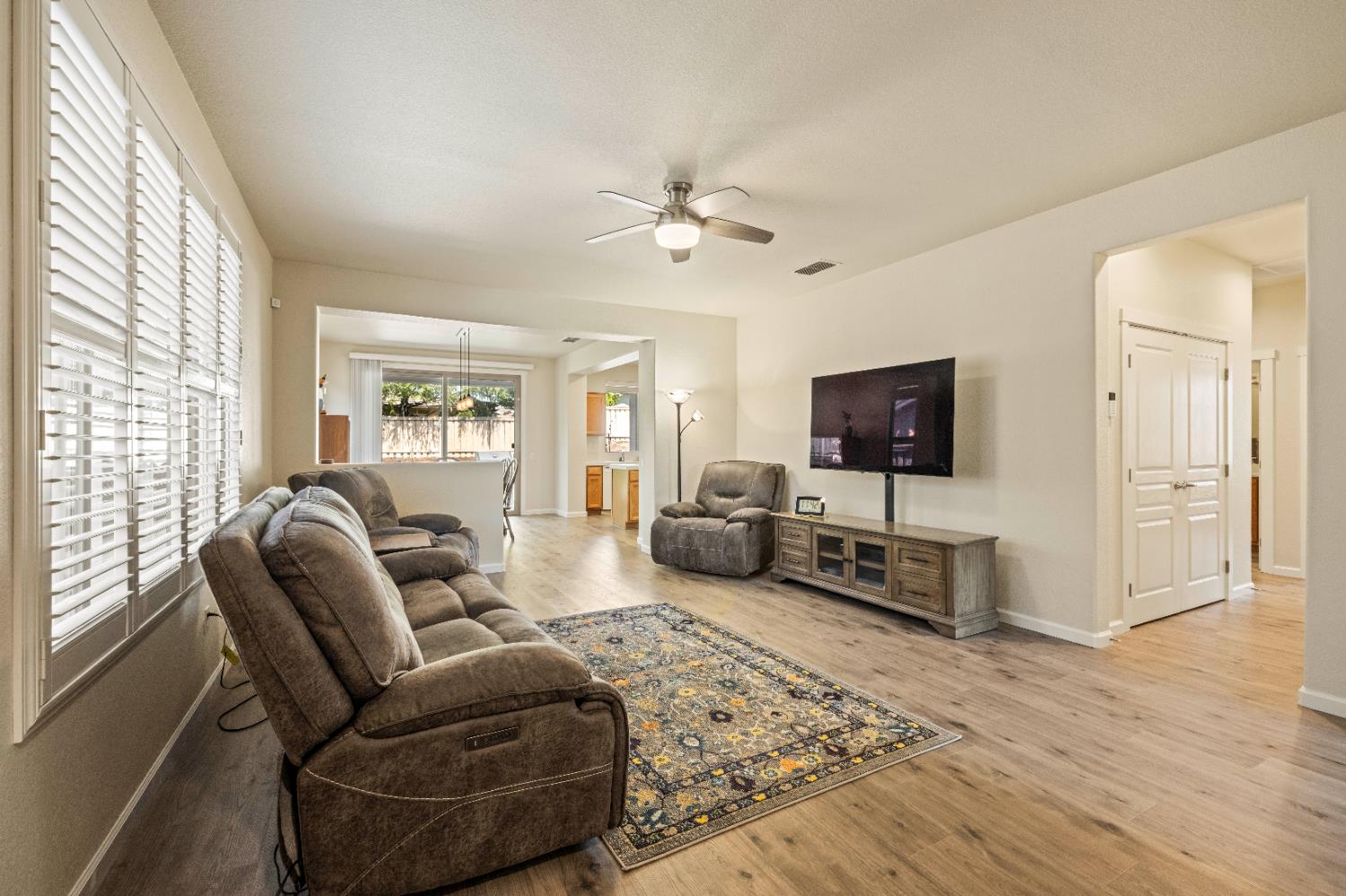 Detail Gallery Image 3 of 19 For 2856 Black Hawk Ln, Lincoln,  CA 95648 - 2 Beds | 2 Baths