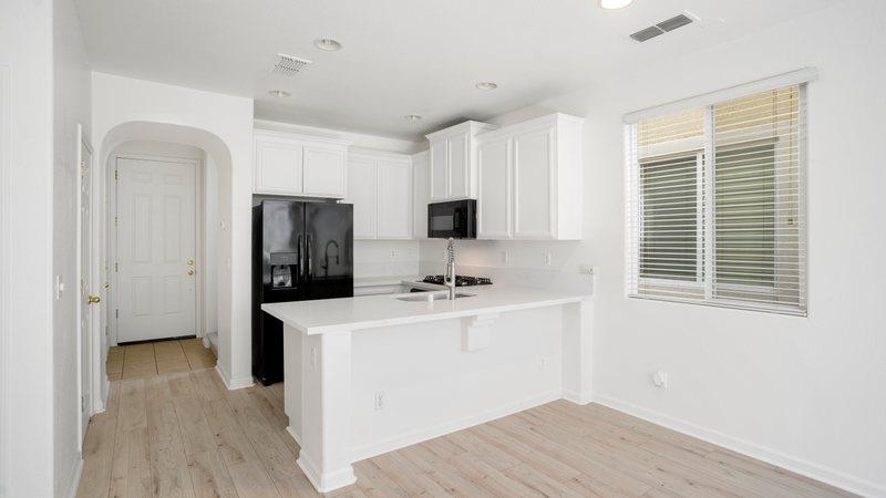 Detail Gallery Image 10 of 30 For 3241 Tice Creek Way, Sacramento,  CA 95833 - 2 Beds | 2/1 Baths
