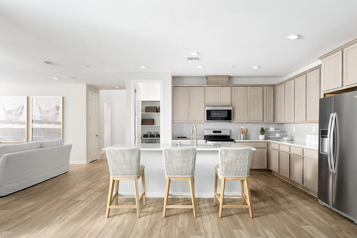 Detail Gallery Image 1 of 7 For 11922 Herodian Dr, Rancho Cordova,  CA 95742 - 4 Beds | 3/1 Baths