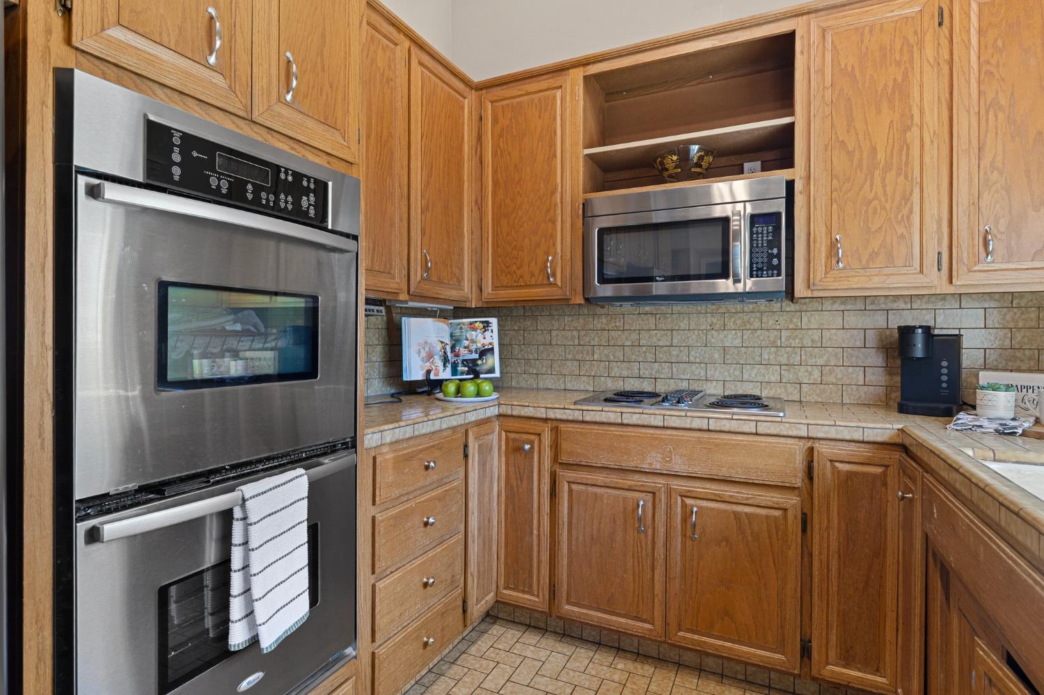 Detail Gallery Image 8 of 28 For 290 W Rumble Rd a,  Modesto,  CA 95350 - 2 Beds | 2 Baths