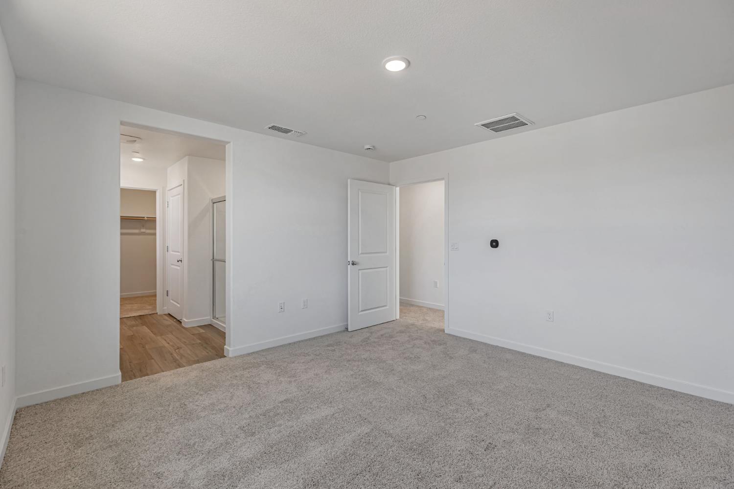 Detail Gallery Image 8 of 13 For 5272 Senesta Cir, Sacramento,  CA 95824 - 3 Beds | 2/1 Baths