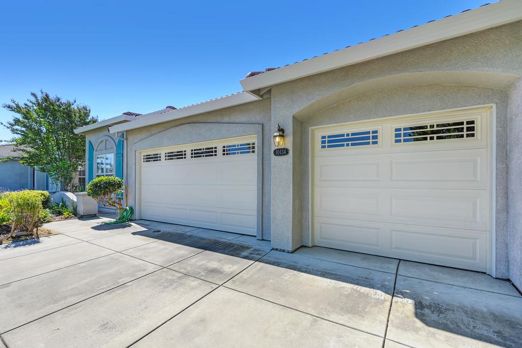 Detail Gallery Image 2 of 48 For 10134 Creek Trail Cir, Stockton,  CA 95209 - 3 Beds | 2 Baths