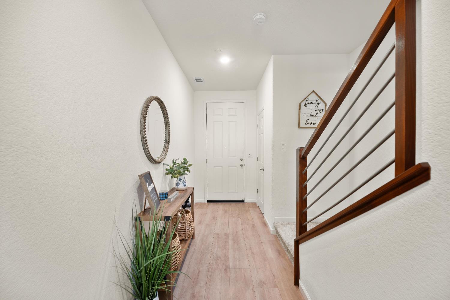 Detail Gallery Image 5 of 55 For 257 Bywell Bridge Cir, Sacramento,  CA 95823 - 3 Beds | 2/1 Baths