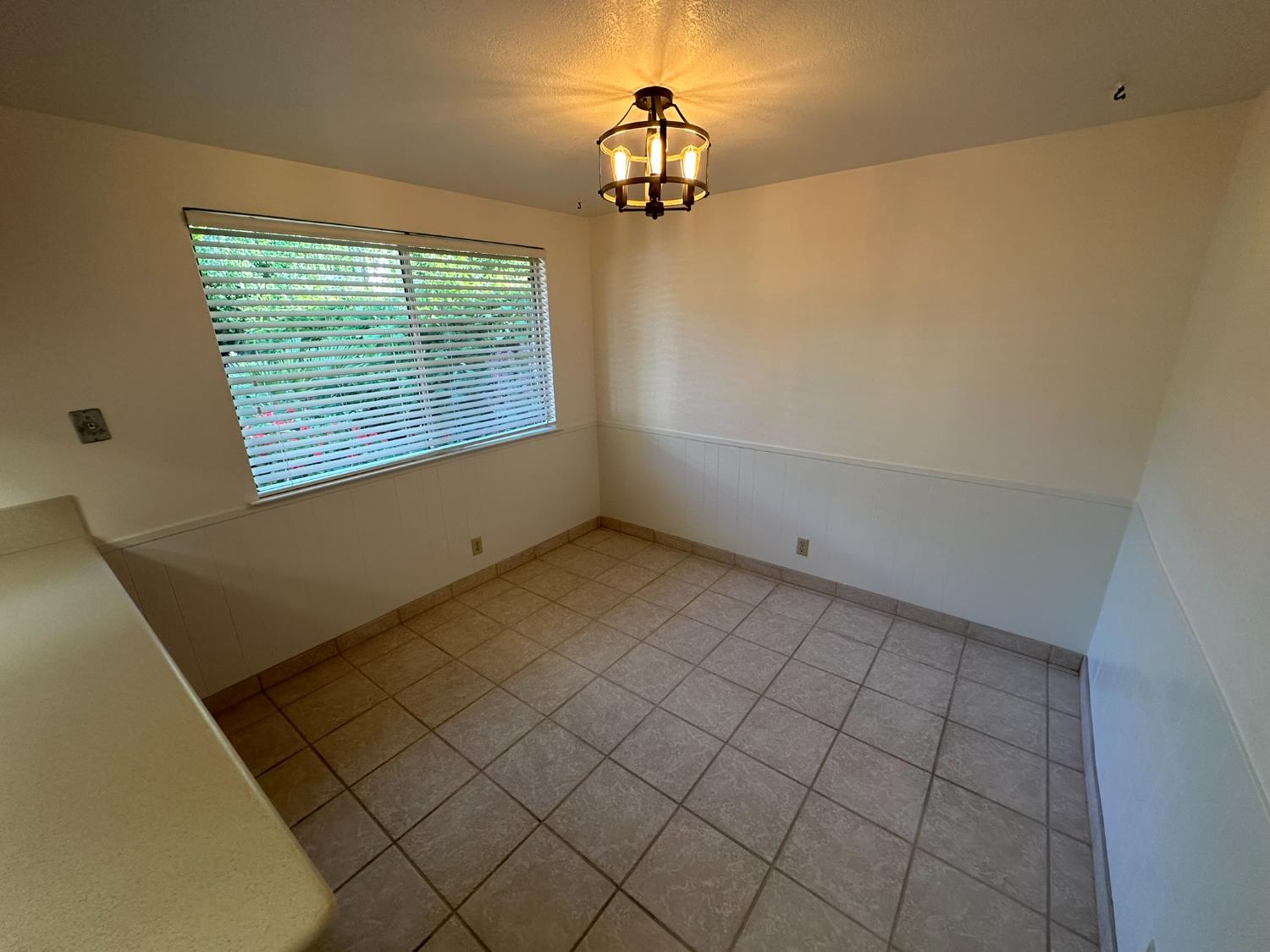 Detail Gallery Image 8 of 28 For 4408 San Ramon Dr, Davis,  CA 95618 - 4 Beds | 2/1 Baths