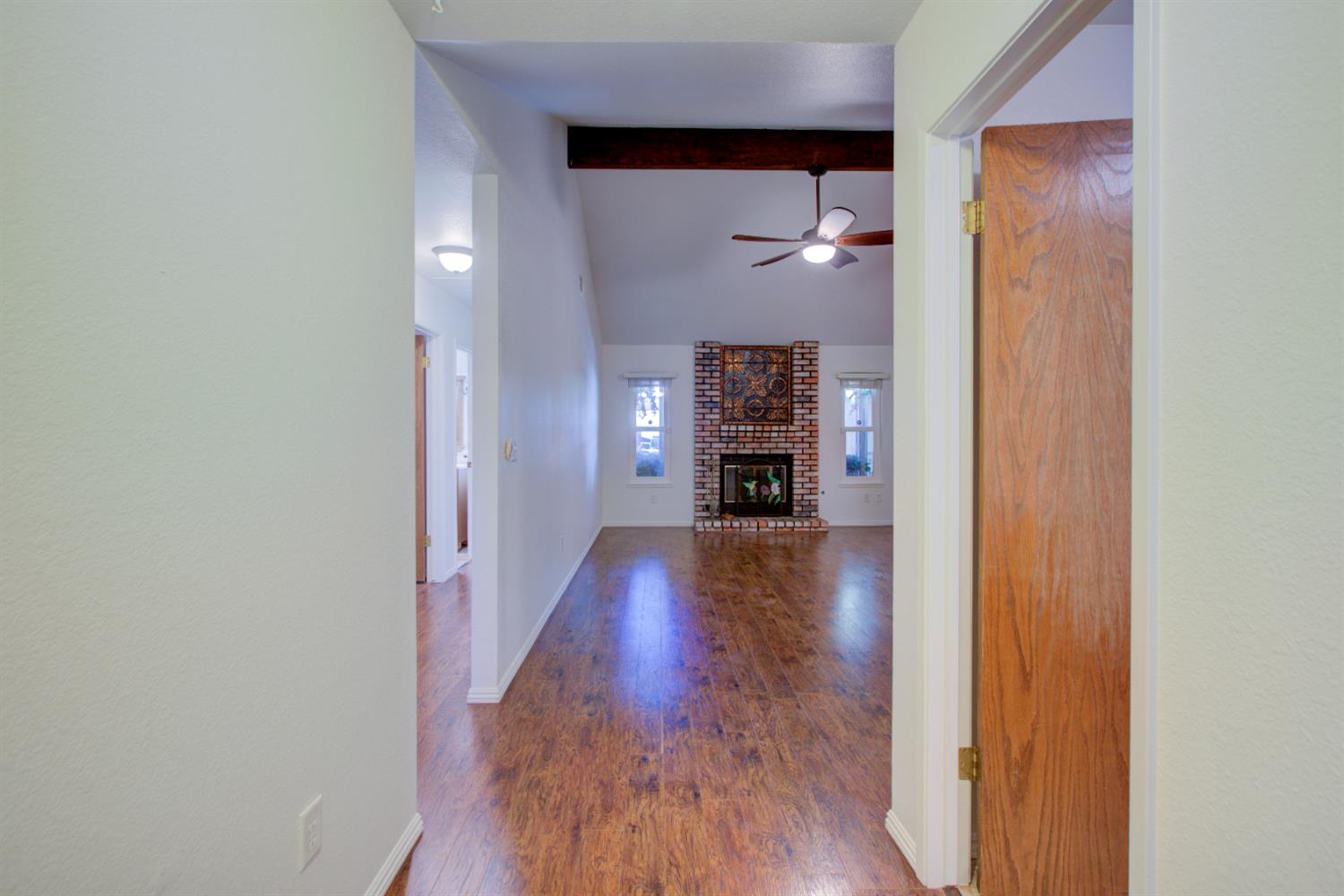 Detail Gallery Image 4 of 38 For 1801 Innsbrook Dr, Modesto,  CA 95350 - 3 Beds | 2 Baths