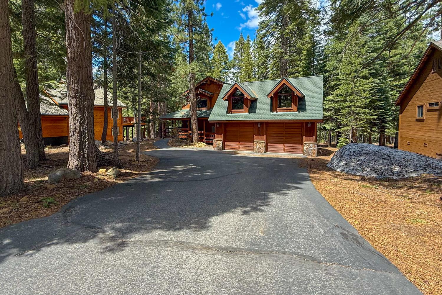 Detail Gallery Image 2 of 54 For 14208 Copenhagen Dr, Truckee,  CA 96161 - 5 Beds | 3 Baths