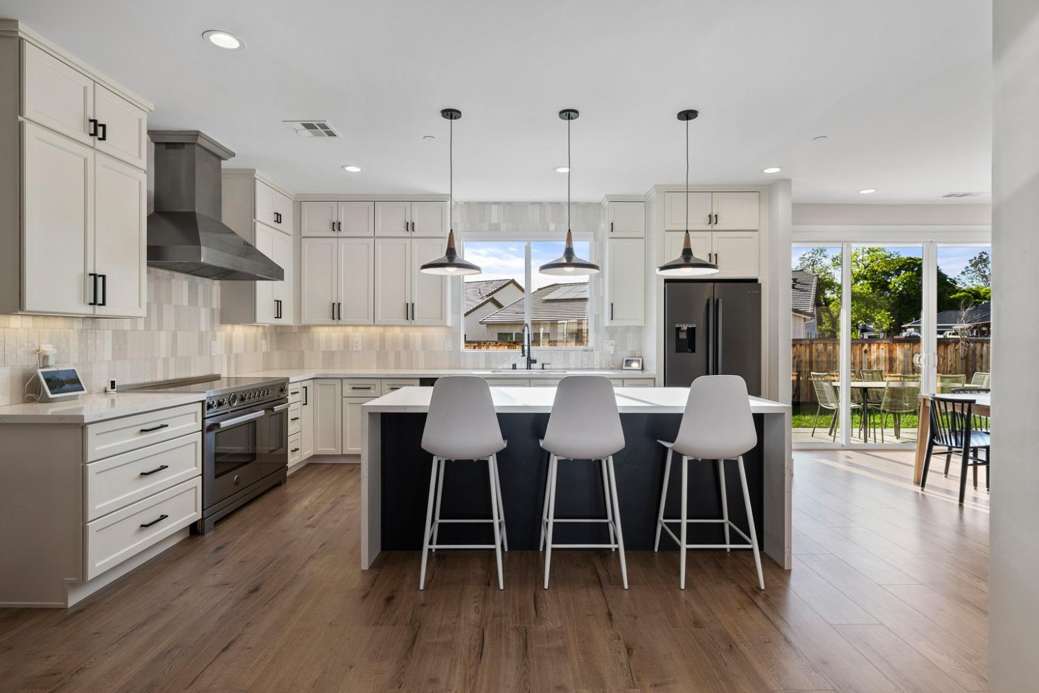 Detail Gallery Image 10 of 51 For 4020 Della Ct, Rocklin,  CA 95677 - 4 Beds | 2/1 Baths