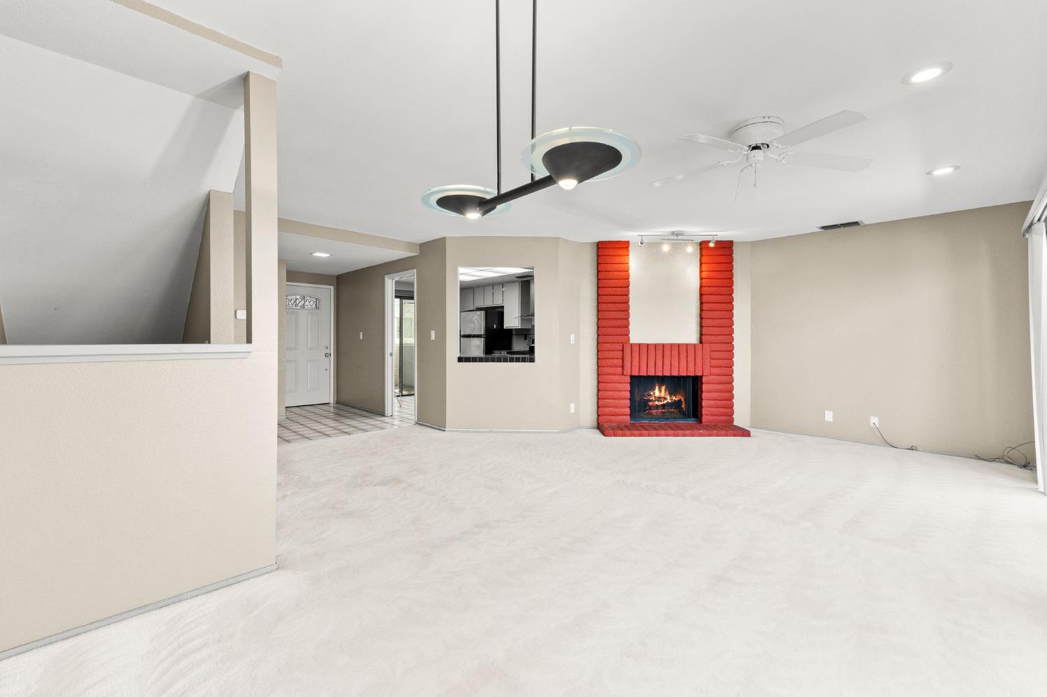 Detail Gallery Image 5 of 41 For 3124 Swallows Nest Dr, Sacramento,  CA 95833 - 2 Beds | 1/1 Baths
