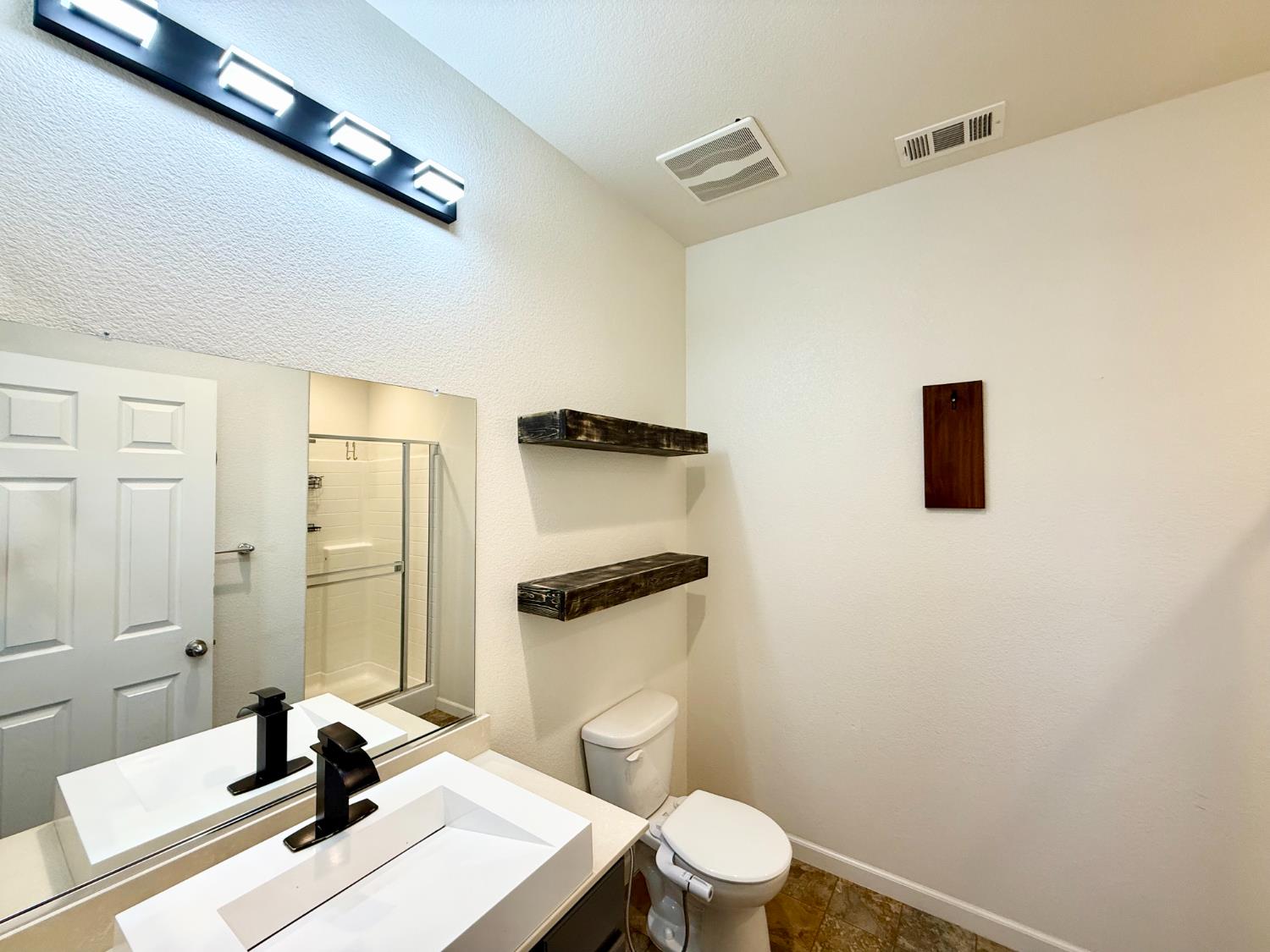 Detail Gallery Image 21 of 47 For 21161 Cabernet Dr, Patterson,  CA 95363 - 5 Beds | 3 Baths