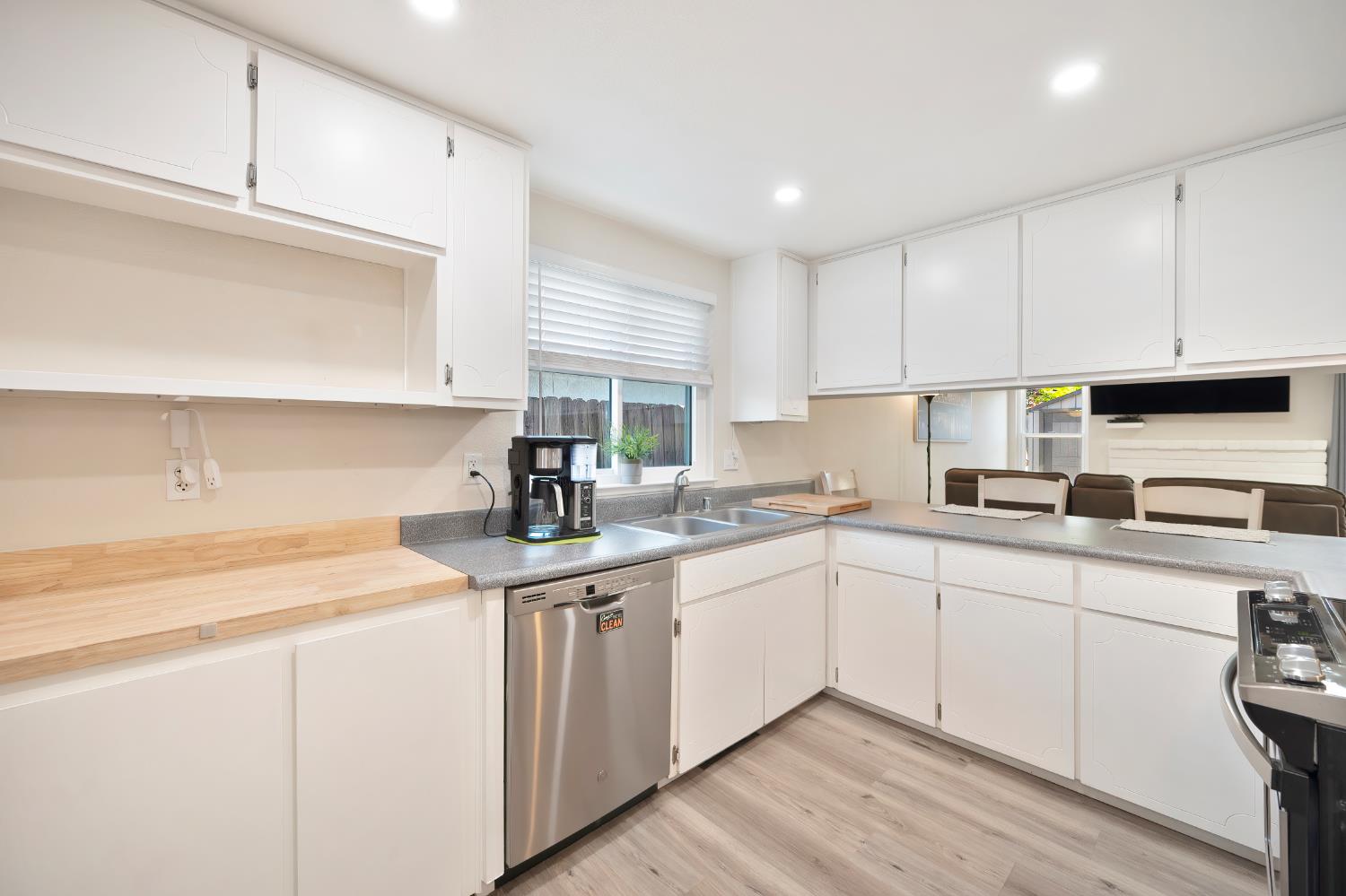Detail Gallery Image 19 of 52 For 9548 Helio Dr, Sacramento,  CA 95827 - 3 Beds | 2 Baths