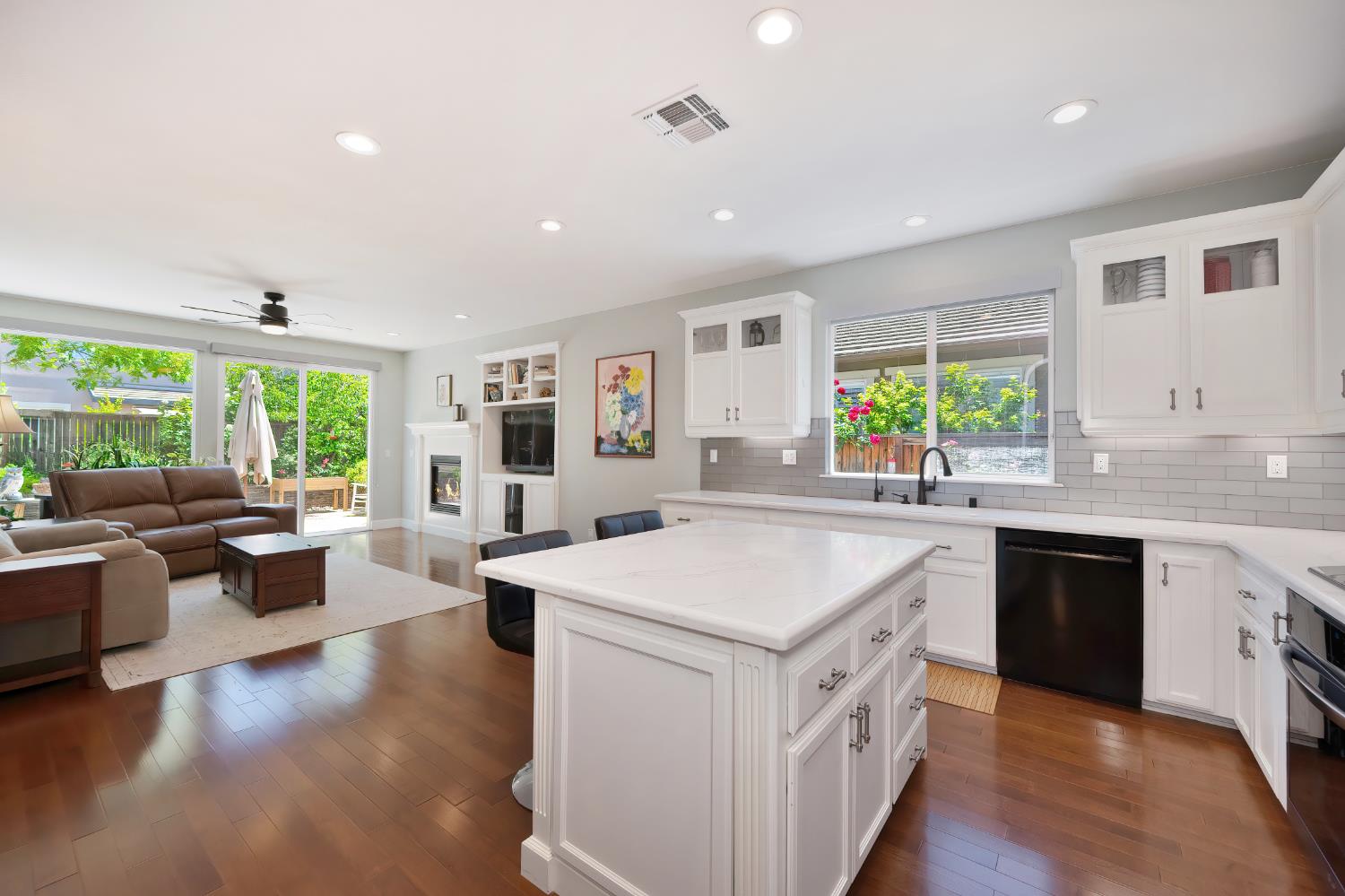 Detail Gallery Image 9 of 46 For 1123 Meredith Way, Folsom,  CA 95630 - 4 Beds | 2 Baths