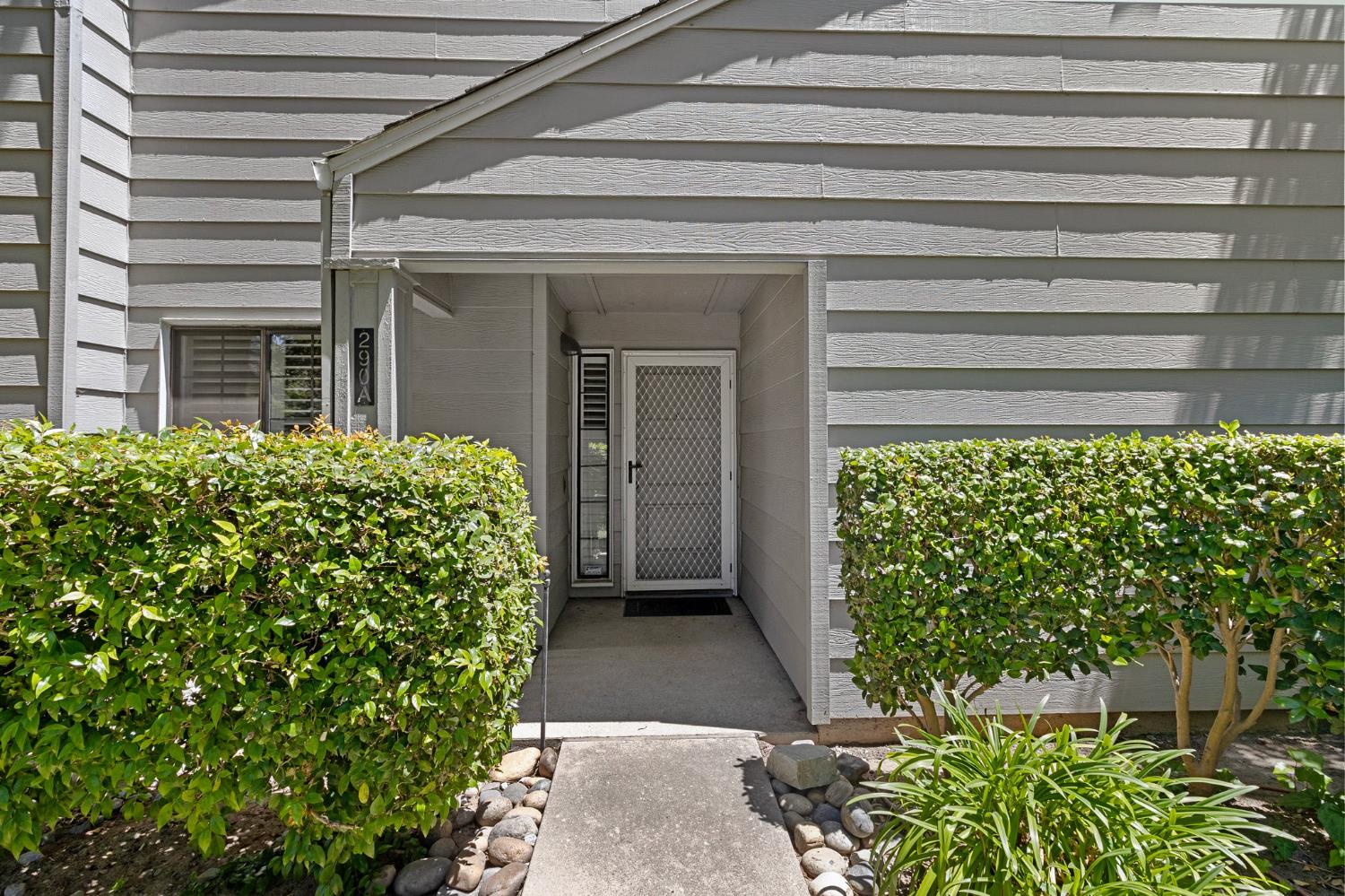 Detail Gallery Image 3 of 28 For 290 W Rumble Rd a,  Modesto,  CA 95350 - 2 Beds | 2 Baths