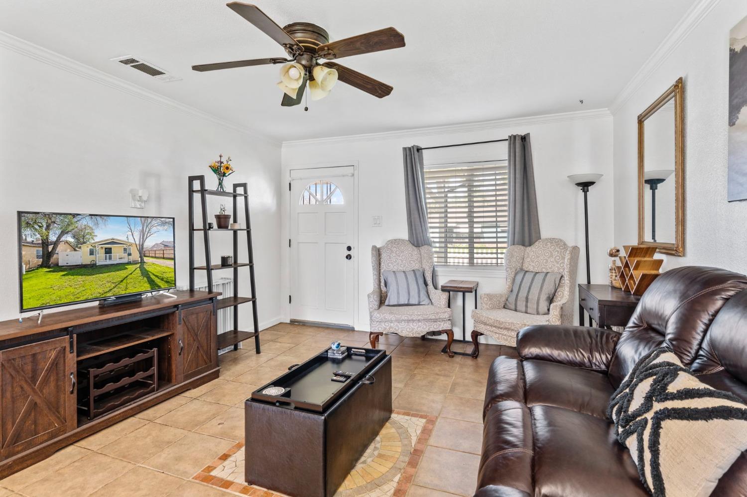 Detail Gallery Image 9 of 31 For 2052 Elmwood Ave, Stockton,  CA 95204 - 2 Beds | 1 Baths