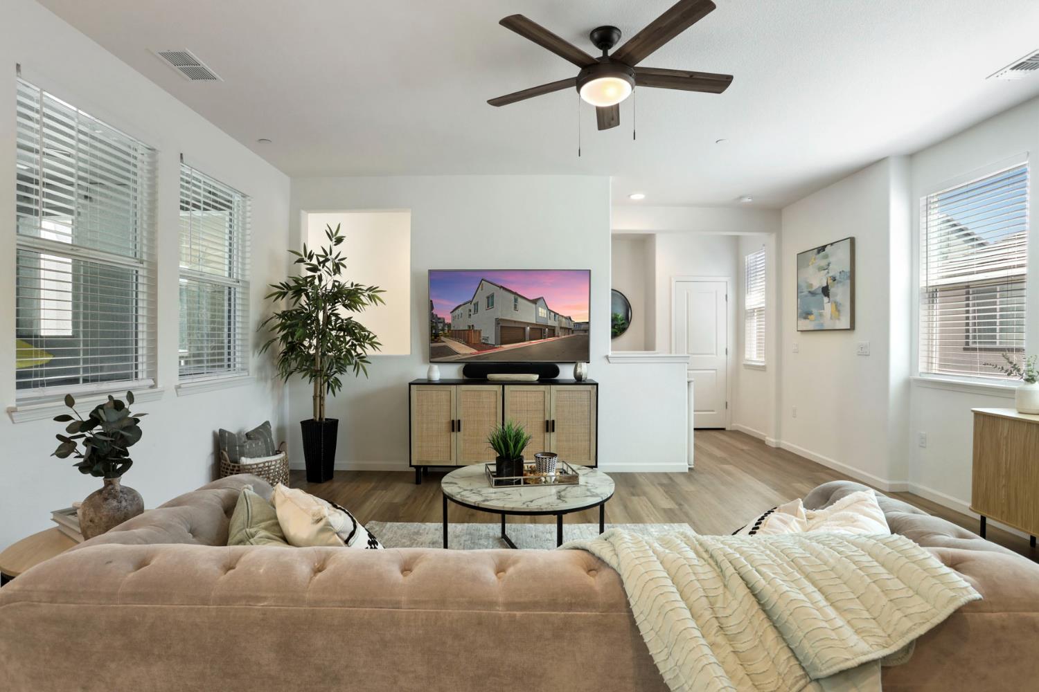 Detail Gallery Image 11 of 54 For 17481 Nightshore Dr, Lathrop,  CA 95330 - 3 Beds | 2 Baths