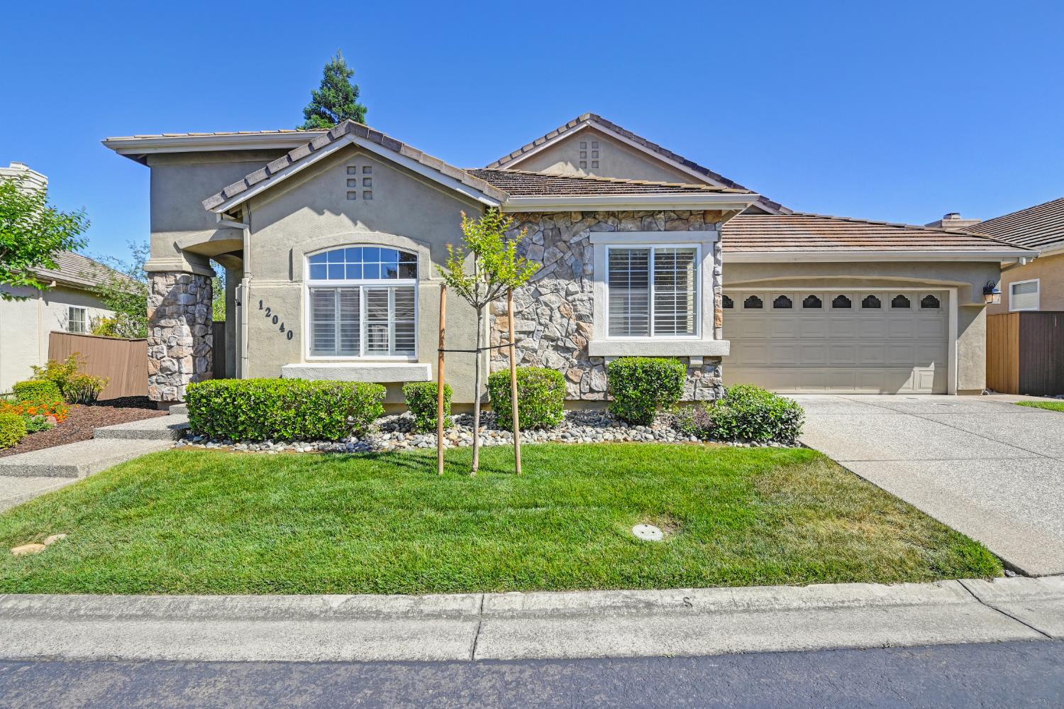 Detail Gallery Image 3 of 44 For 12040 Gold Arbor Ln, Gold River,  CA 95670 - 3 Beds | 2 Baths
