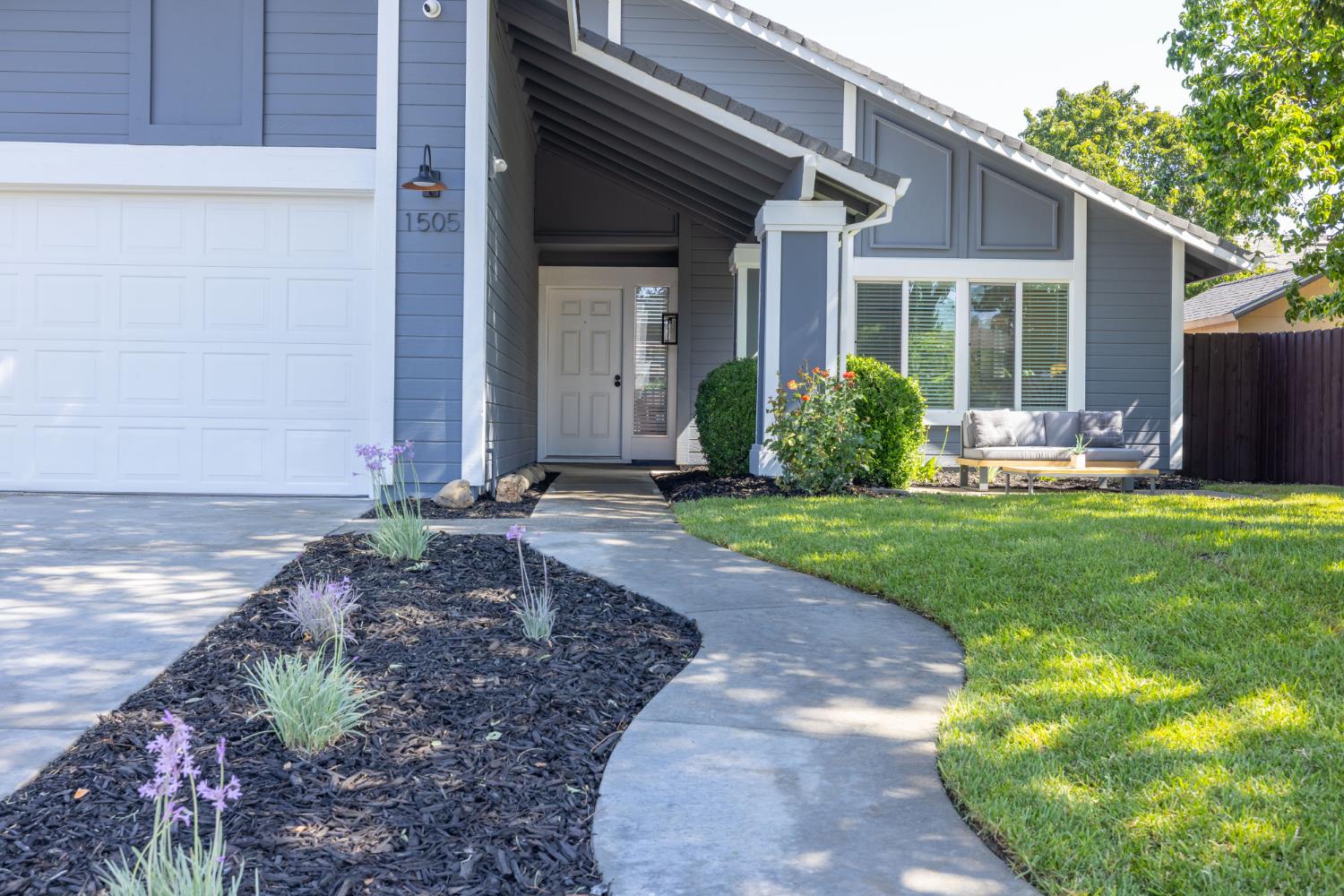 Detail Gallery Image 3 of 45 For 1505 Danica Way, Sacramento,  CA 95833 - 3 Beds | 2 Baths