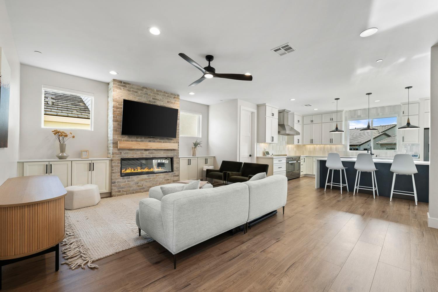 Detail Gallery Image 5 of 51 For 4020 Della Ct, Rocklin,  CA 95677 - 4 Beds | 2/1 Baths