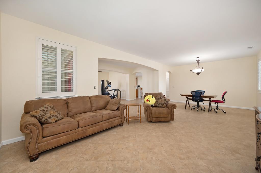 Detail Gallery Image 9 of 71 For 10317 Moura Ct, Elk Grove,  CA 95757 - 4 Beds | 2/1 Baths