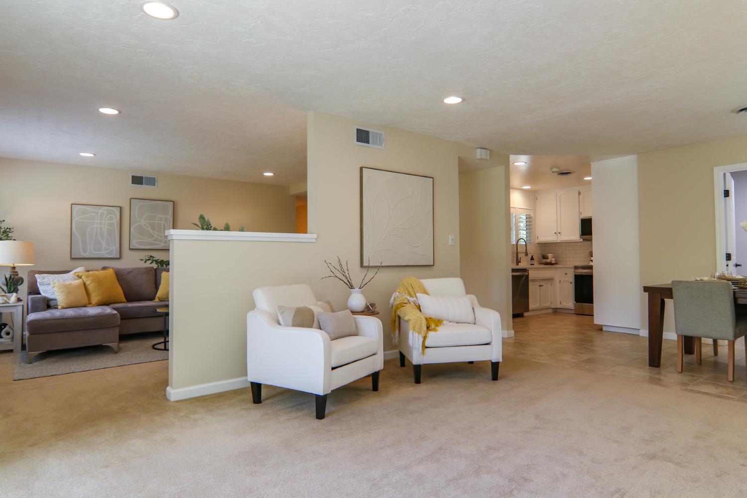 Detail Gallery Image 9 of 38 For 4949 Hillridge Way, Fair Oaks,  CA 95628 - 3 Beds | 2 Baths