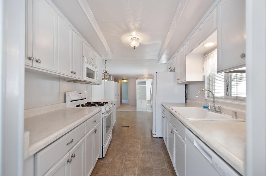 Detail Gallery Image 20 of 46 For 172 Rolling River Ln, Rancho Cordova,  CA 95670 - 2 Beds | 2 Baths