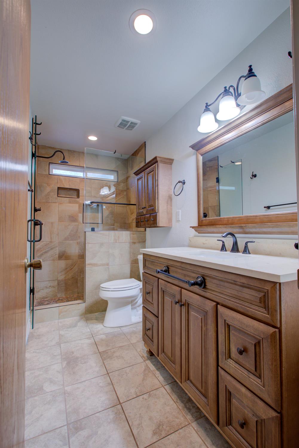 Detail Gallery Image 20 of 38 For 1801 Innsbrook Dr, Modesto,  CA 95350 - 3 Beds | 2 Baths