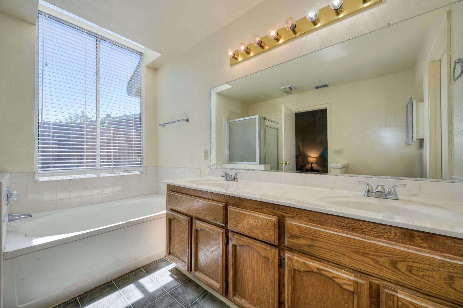 Detail Gallery Image 34 of 42 For 7827 River Estates Dr, Sacramento,  CA 95831 - 3 Beds | 2 Baths