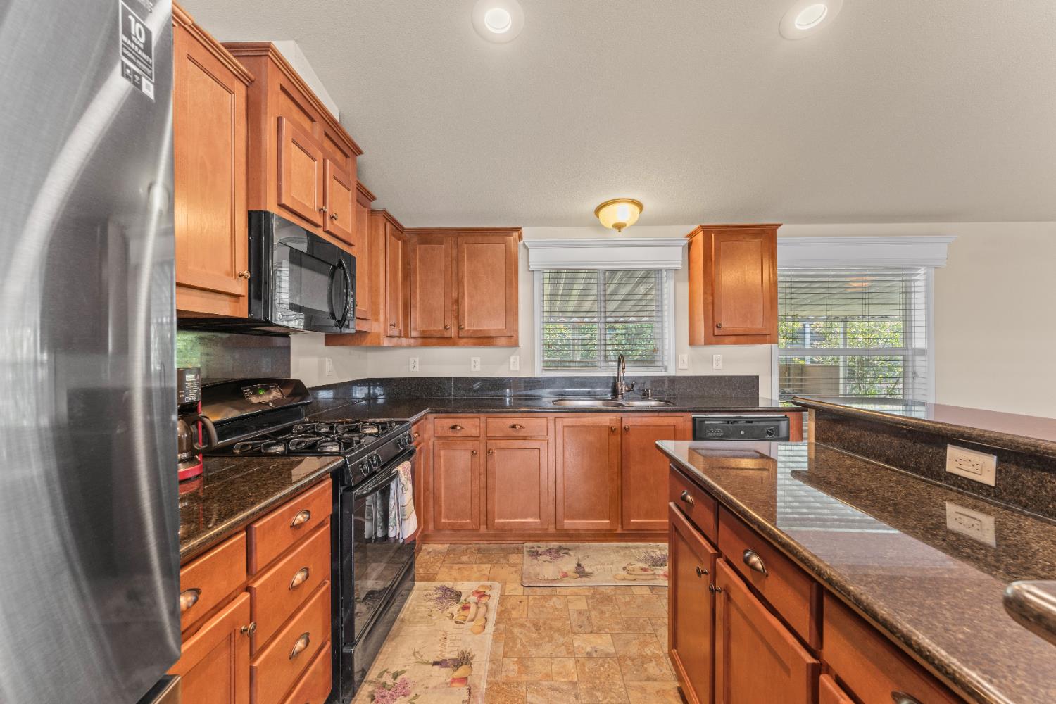 Detail Gallery Image 9 of 38 For 3901 Lake Rd 170, West Sacramento,  CA 95691 - 3 Beds | 2 Baths