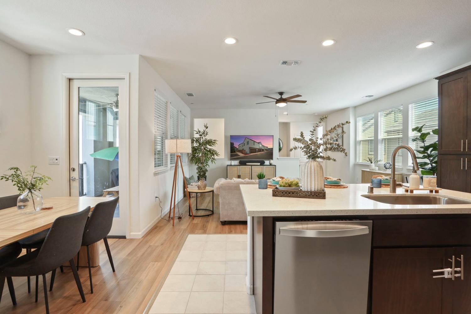 Detail Gallery Image 21 of 54 For 17481 Nightshore Dr, Lathrop,  CA 95330 - 3 Beds | 2 Baths